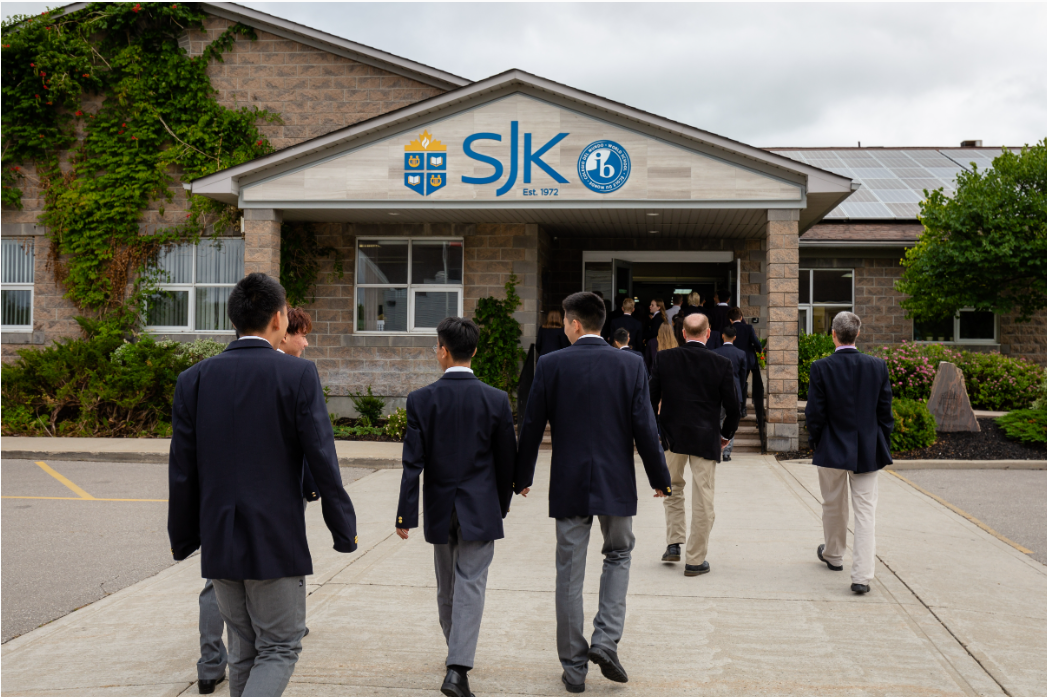 Săn học bổng trung học 32.000 CAD từ St. John’s-Kilmarnock School: Bệ phóng IB lý tưởng cho hồ sơ vào đại học Top - 1