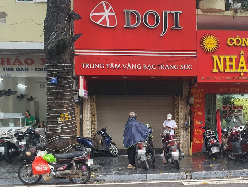 Giá vàng chiều 7/10: Tăng chóng mặt, loạt tiệm vàng có động thái mới khiến nhiều người quay xe - 6