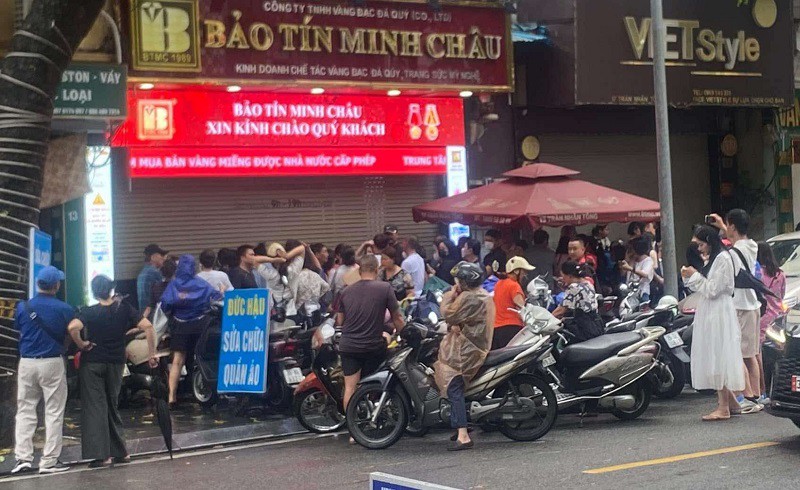 Giá vàng chiều 7/10: Tăng chóng mặt, loạt tiệm vàng có động thái mới khiến nhiều người quay xe - 4