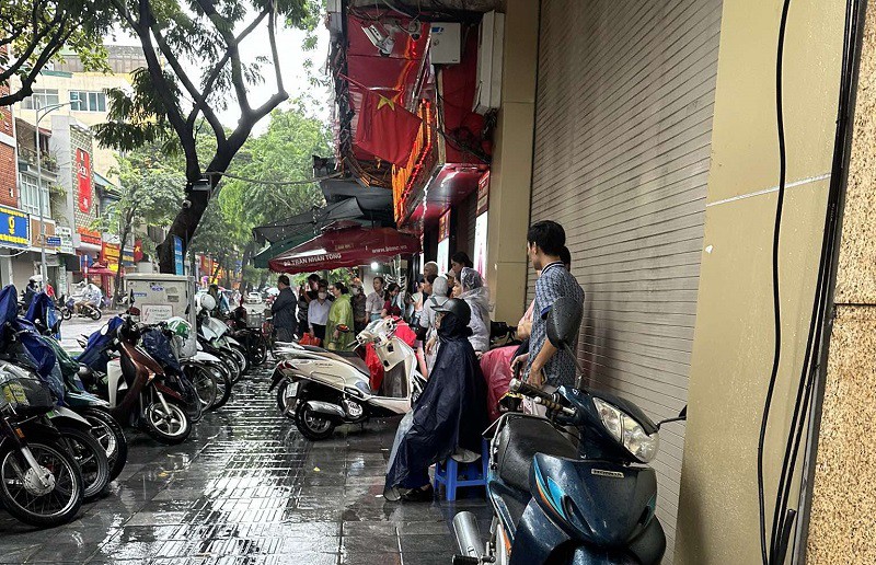 Giá vàng chiều 7/10: Tăng chóng mặt, loạt tiệm vàng có động thái mới khiến nhiều người quay xe - 2