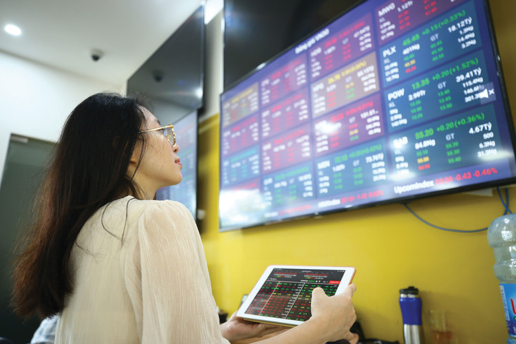 Vàng, chứng khoán cùng lập đỉnh, dòng tiền trú ẩn đổ vào bất động sản - 1