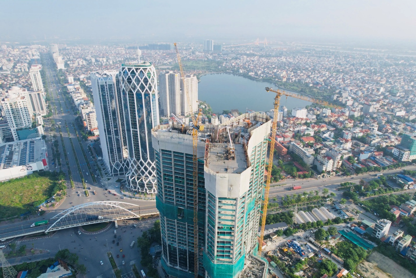 Golden Crown Hai Phong chính thức cất nóc, khẳng định vị thế biểu tượng phố cảng - 2