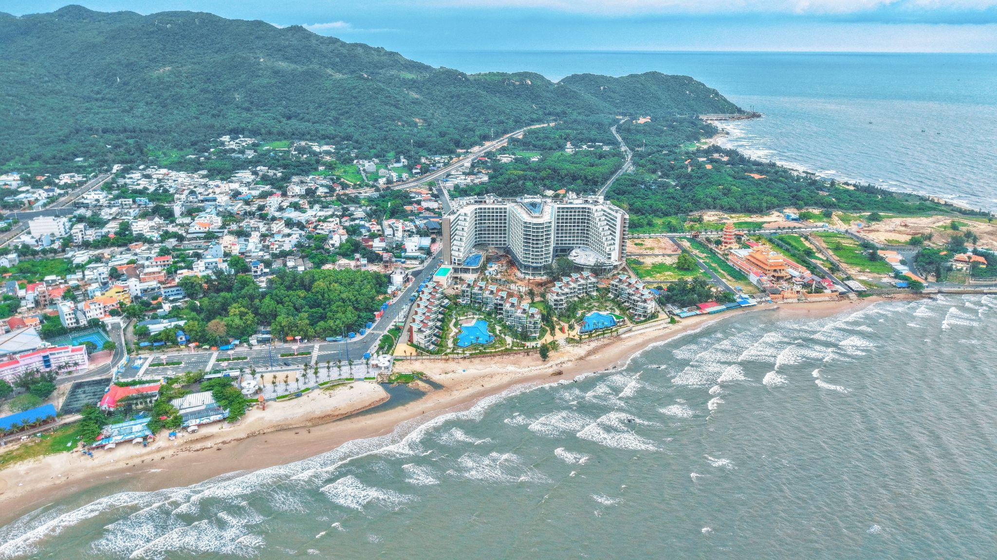 Địa thế “vượng sơn - đắc thủy” của Charm Resort Long Hải - 1