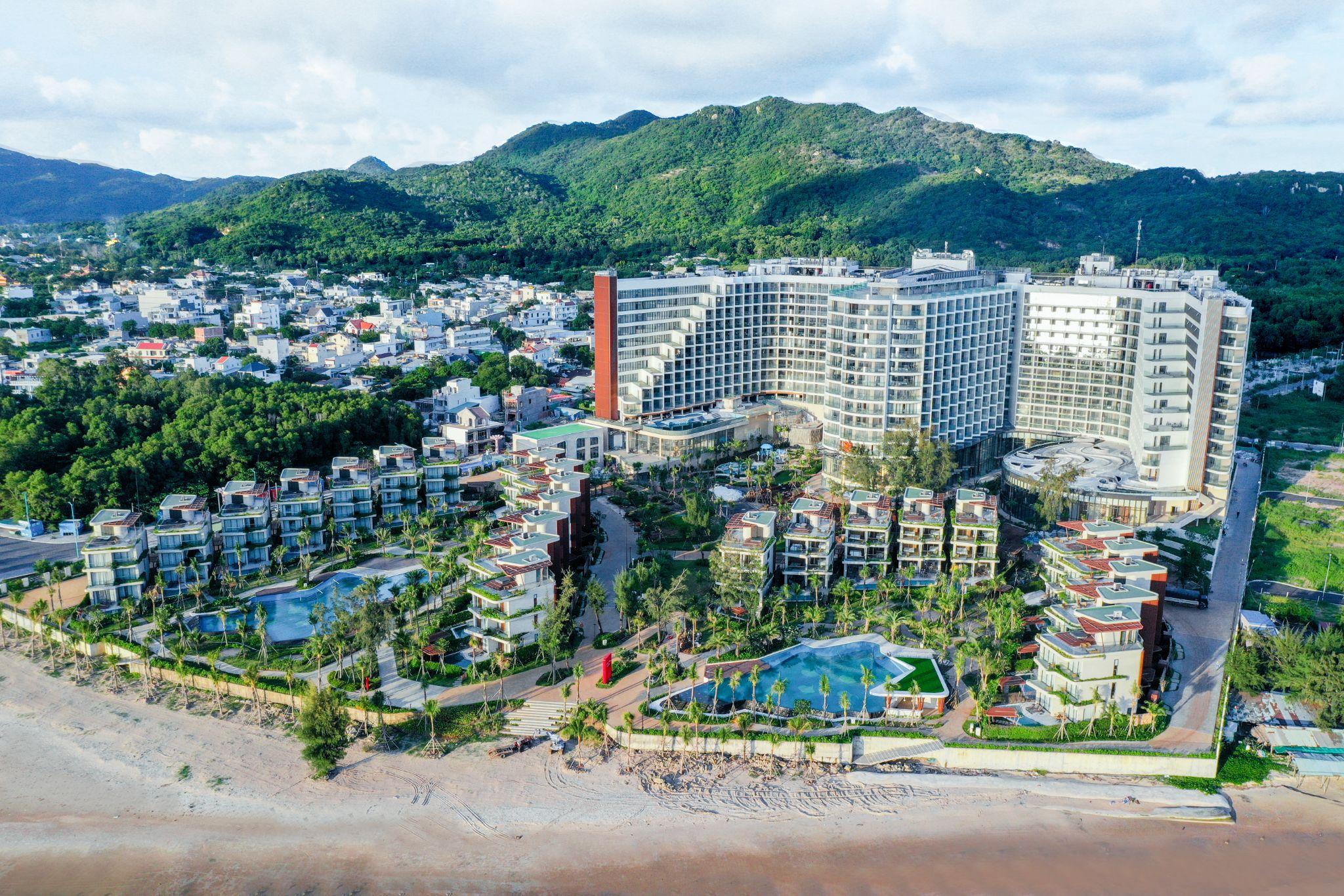 Địa thế “vượng sơn - đắc thủy” của Charm Resort Long Hải - 2