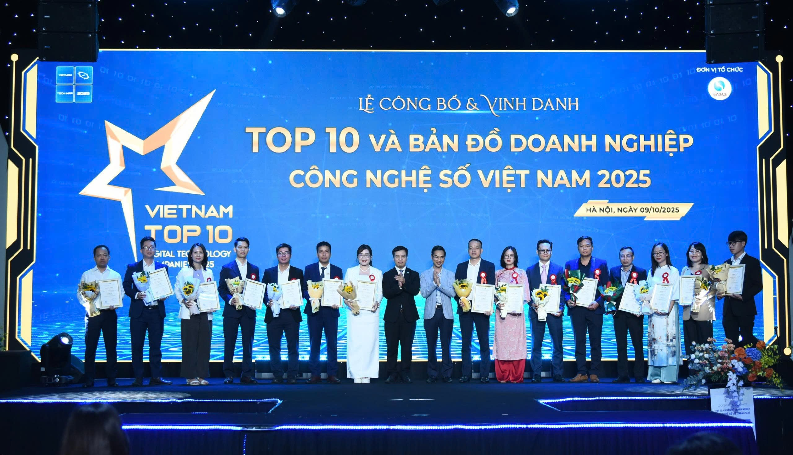 QD.TEK được vinh danh kép tại Vietnam Top 10 Tech & Map 2025 – Dấu ấn trên hành trình kiến tạo Việt Nam số - 1