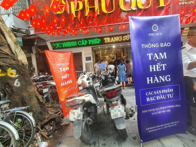 Giá vàng chiều 15/10: Tăng nóng từng giờ, tiệm vàng có động thái lạ, chợ đen hét giá “trên trời” - 2