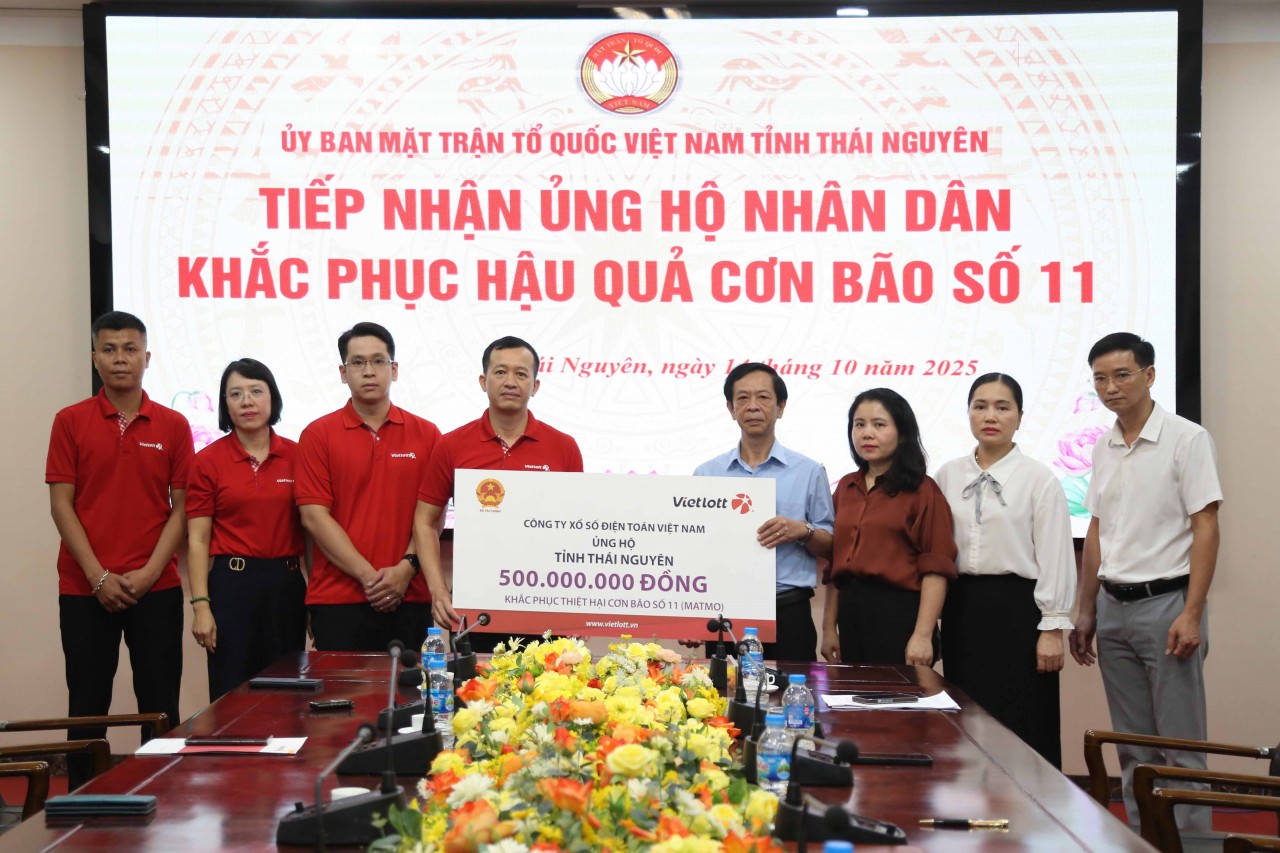 Vietlott và Quỹ Tâm Tài Việt trao 2,3 tỷ đồng ủng hộ 3 tỉnh phía Bắc khắc phục hậu quả do bão số 11 - 1