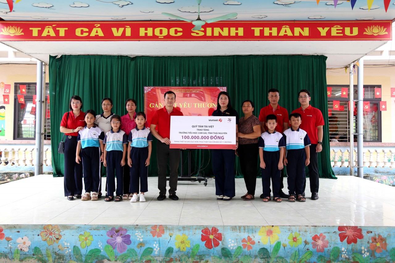 Vietlott và Quỹ Tâm Tài Việt trao 2,3 tỷ đồng ủng hộ 3 tỉnh phía Bắc khắc phục hậu quả do bão số 11 - 2