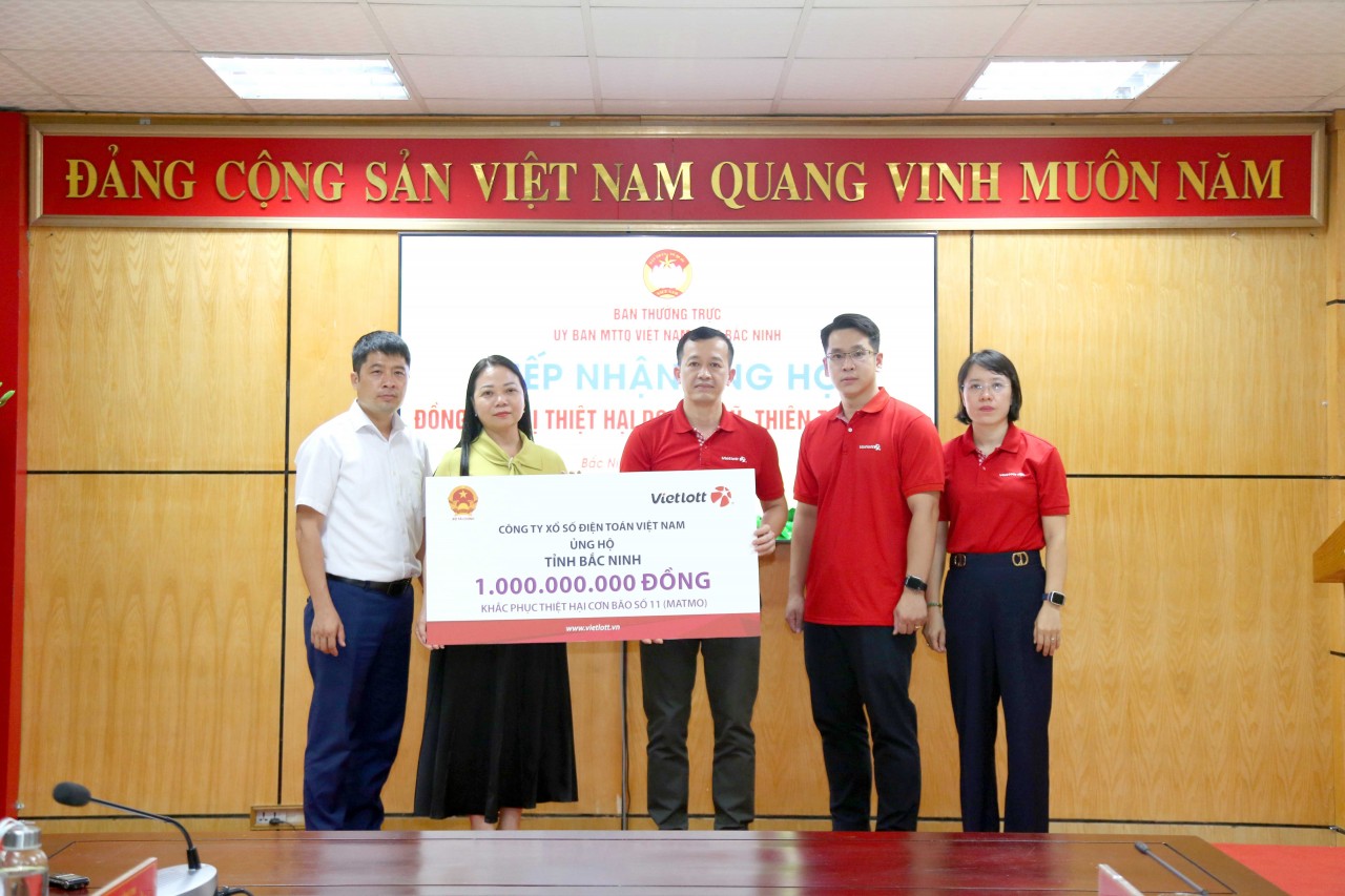 Vietlott và Quỹ Tâm Tài Việt trao 2,3 tỷ đồng ủng hộ 3 tỉnh phía Bắc khắc phục hậu quả do bão số 11 - 3