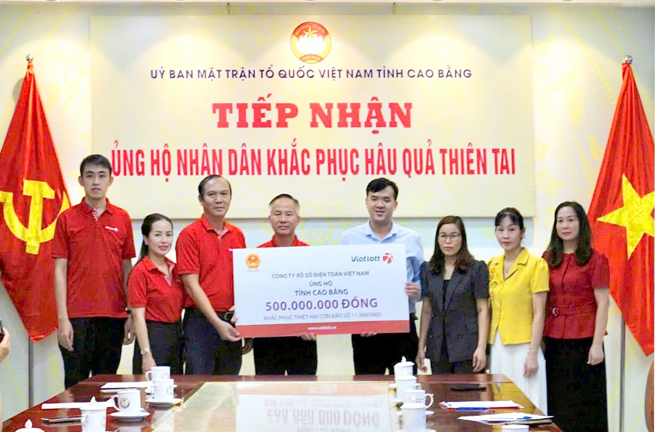 Vietlott và Quỹ Tâm Tài Việt trao 2,3 tỷ đồng ủng hộ 3 tỉnh phía Bắc khắc phục hậu quả do bão số 11 - 4