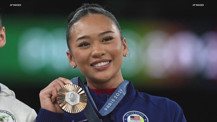 Cô gái H’Mông giành HCV Olympic, sải bước lịch sử trên sàn diễn nội y - 2