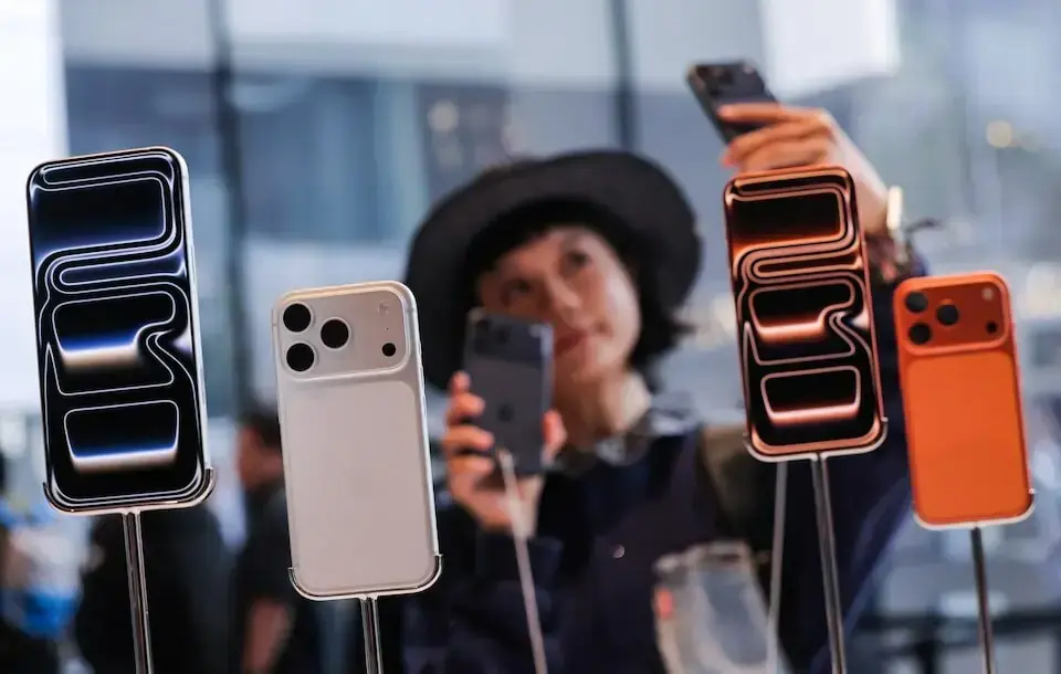 iPhone 17 gây sốt: Doanh số vượt iPhone 16 tới 14% sau 10 ngày mở bán - 1