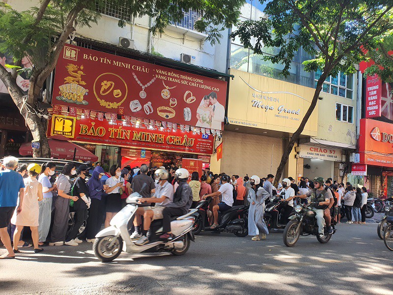 Giá vàng chiều 21/10: Bất ngờ quay đầu giảm sâu, động thái bất ngờ của hàng loạt cửa hàng vàng - 8