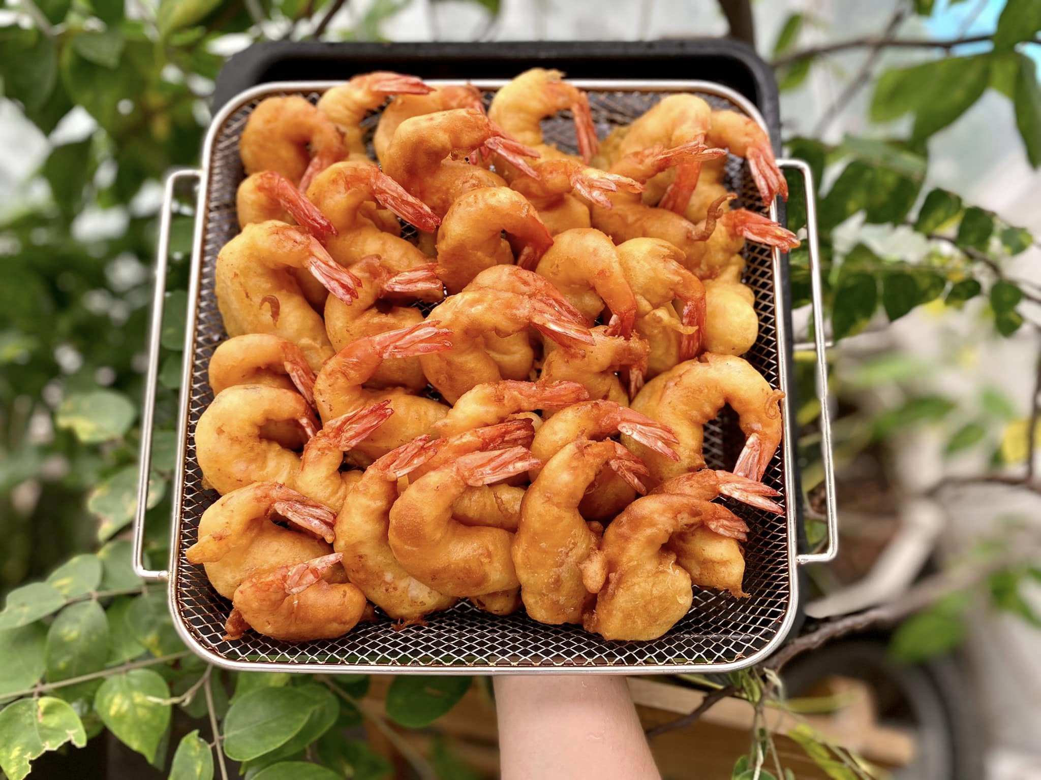 Tôm giàu canxi nhưng con lười ăn, mẹ làm món này bao nhiêu cũng hết - 1