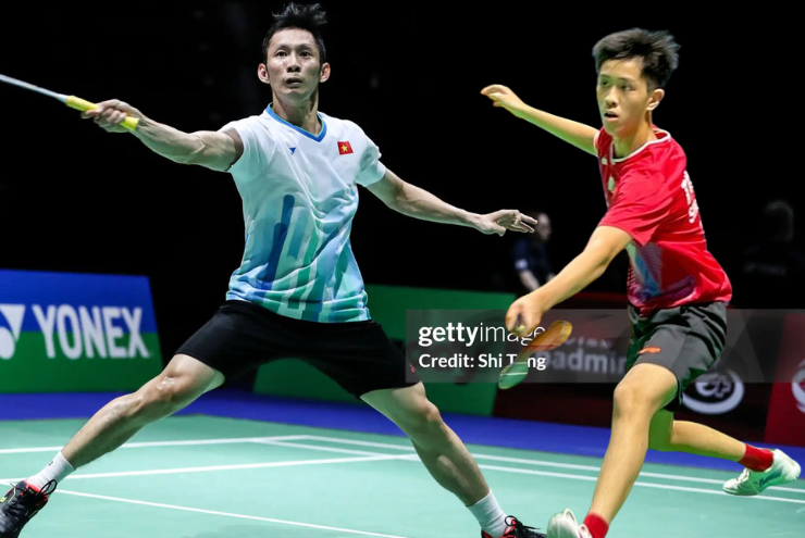 Huyền thoại cầu lông Tiến Minh thua sốc "ông cháu" hạng 1527 thế giới - 1