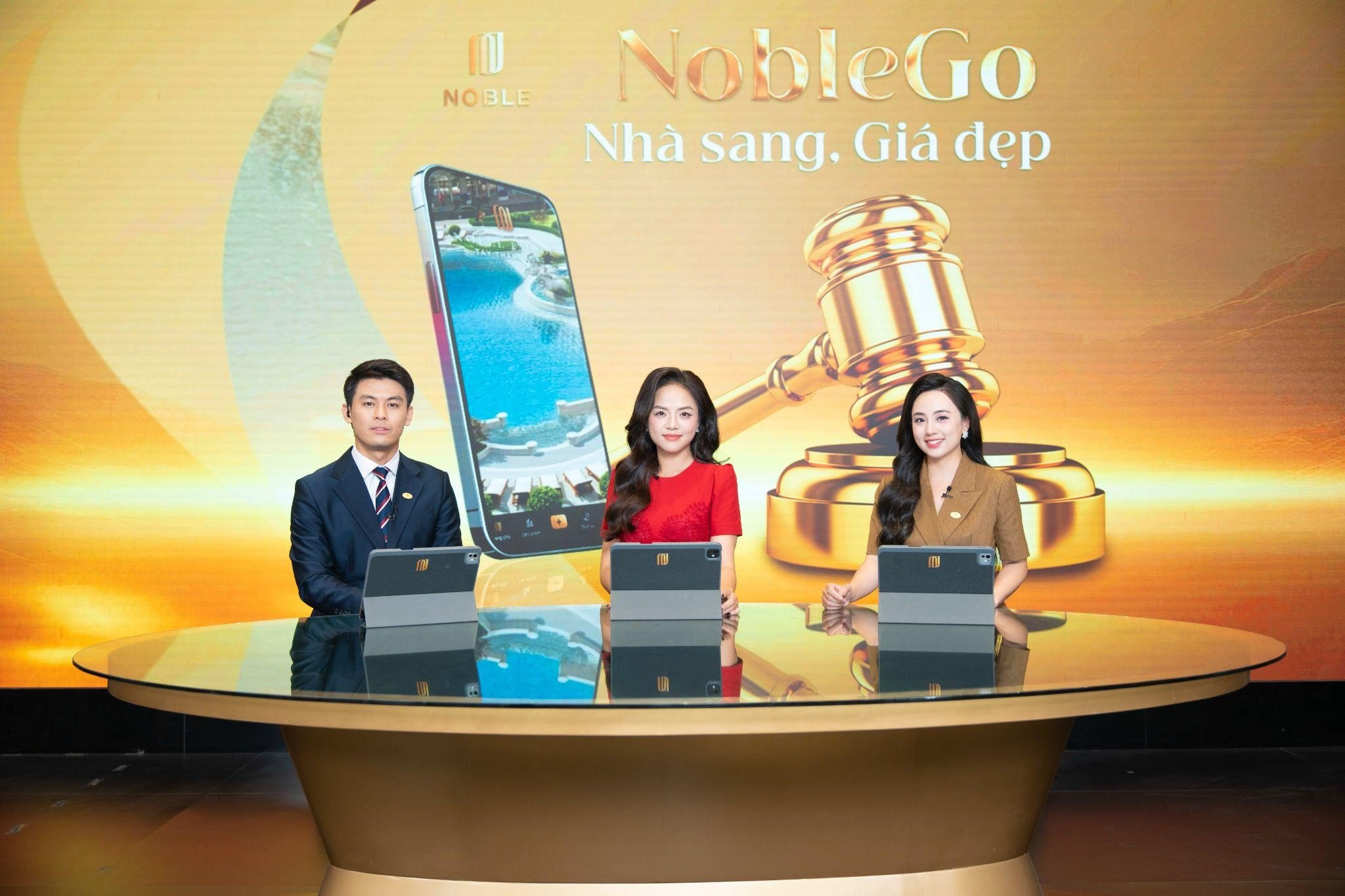 Bất ngờ nhà phố 100m² mặt đường nối Hoàng Quốc Việt kéo dài chốt deal 34 tỷ trên sóng livestream - 1
