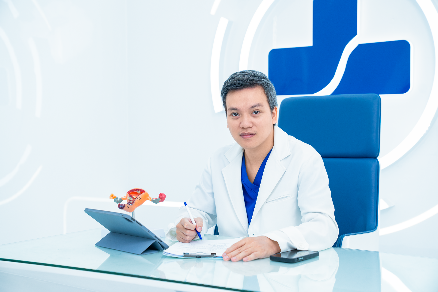 Theo chân Bác sĩ David Bui: 24h của người kiến tạo sự tự tin thầm kín - 5