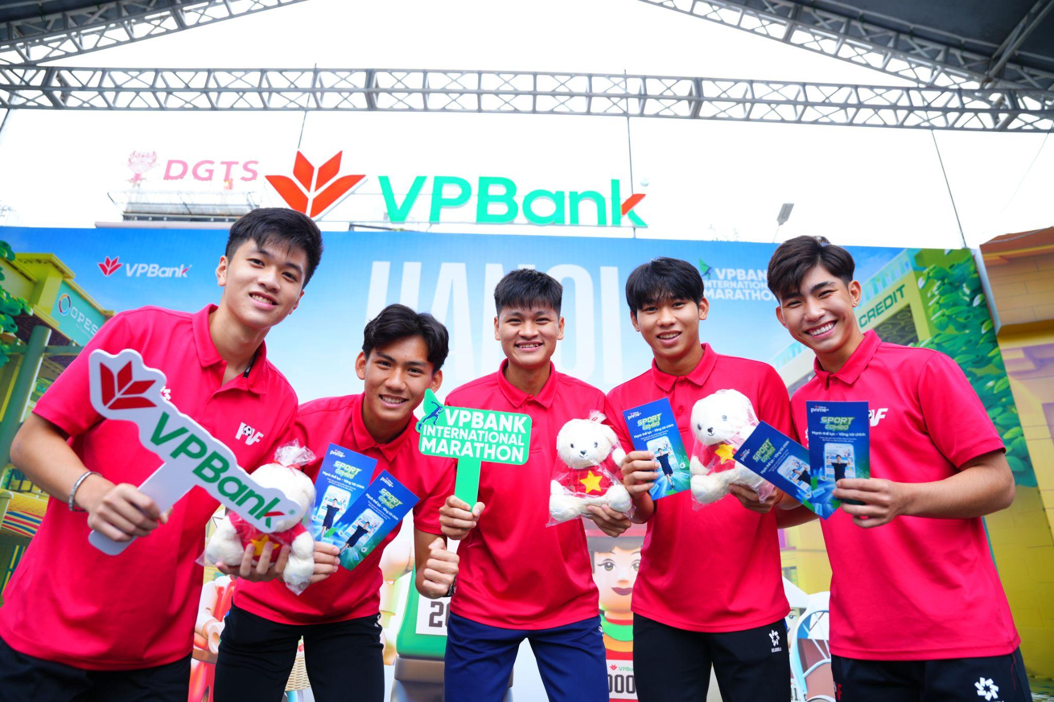 Dàn trai xinh, gái đẹp, người nổi tiếng tụ hội tại VPBank Hanoi International Marathon 2025 - 8