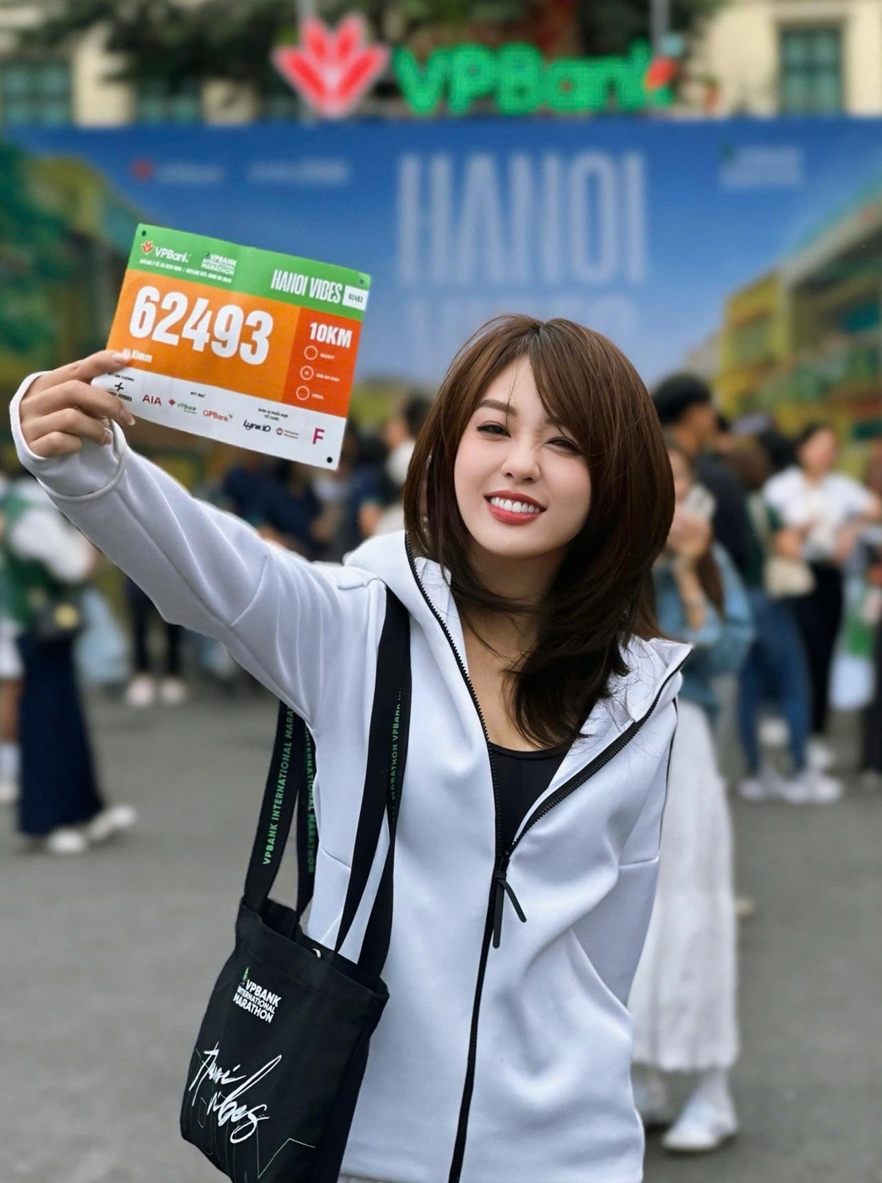 Dàn trai xinh, gái đẹp, người nổi tiếng tụ hội tại VPBank Hanoi International Marathon 2025 - 4