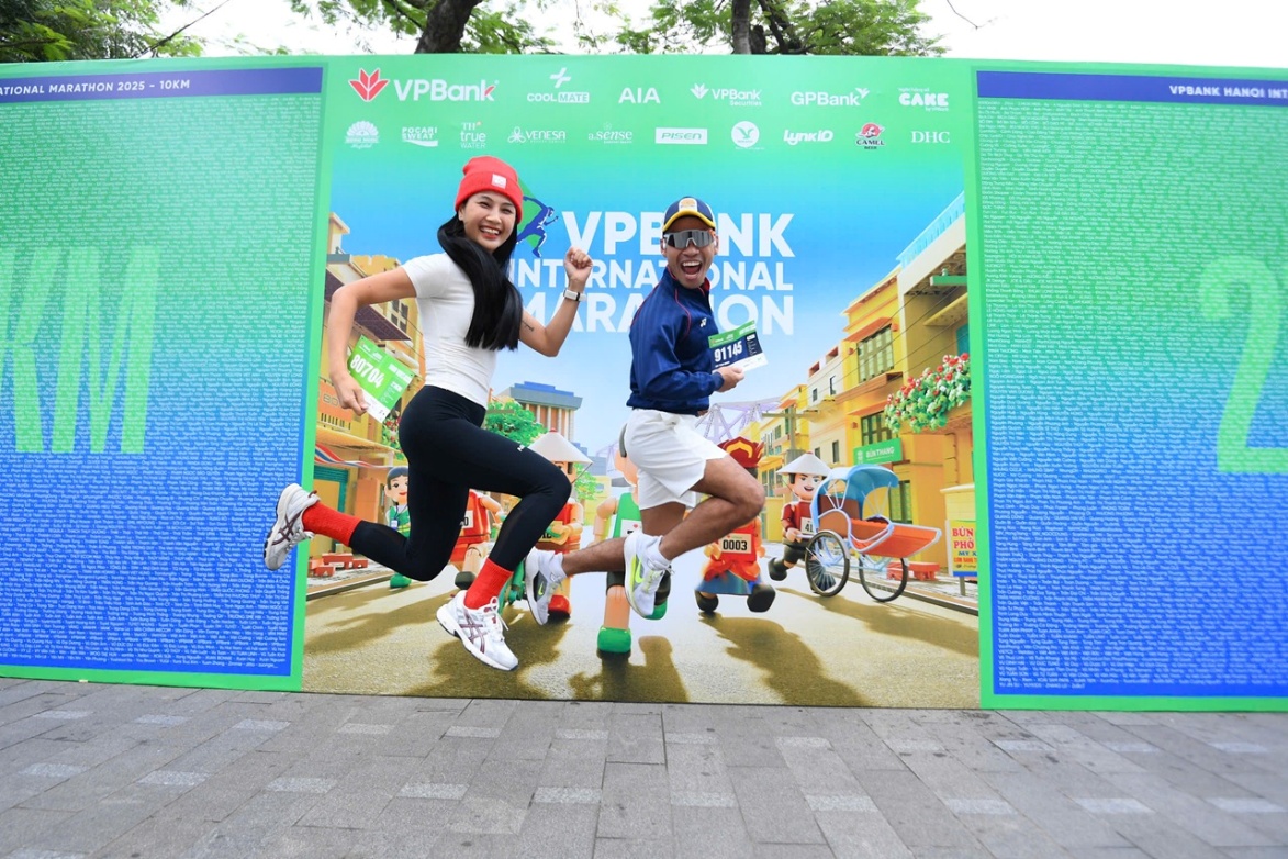 Dàn trai xinh, gái đẹp, người nổi tiếng tụ hội tại VPBank Hanoi International Marathon 2025 - 1