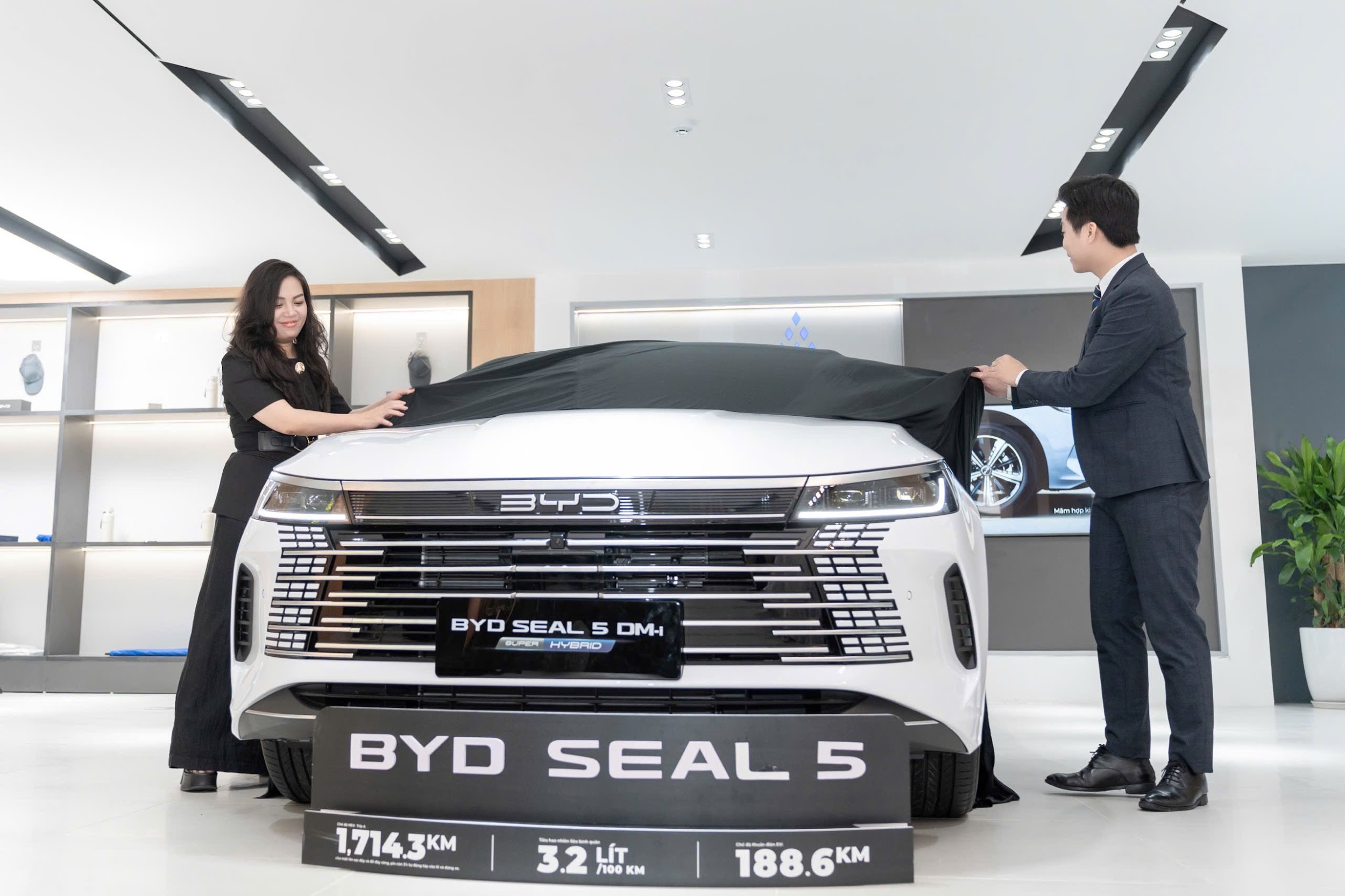 BYD HTA Hoàn Kiếm khai trương ấn tượng – BYD Seal 5 DM-i chính thức ra mắt, mở màn kỷ nguyên xe điện thông minh giữa lòng Thủ đô - 2