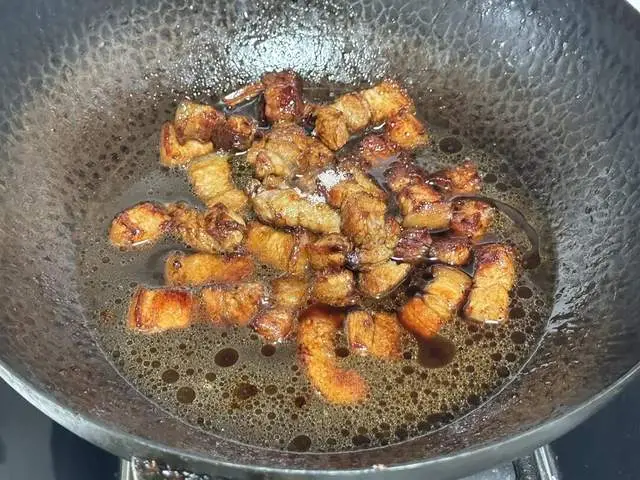 Thịt ba chỉ kho măng khô, món dân dã mà "hao cơm" - 3