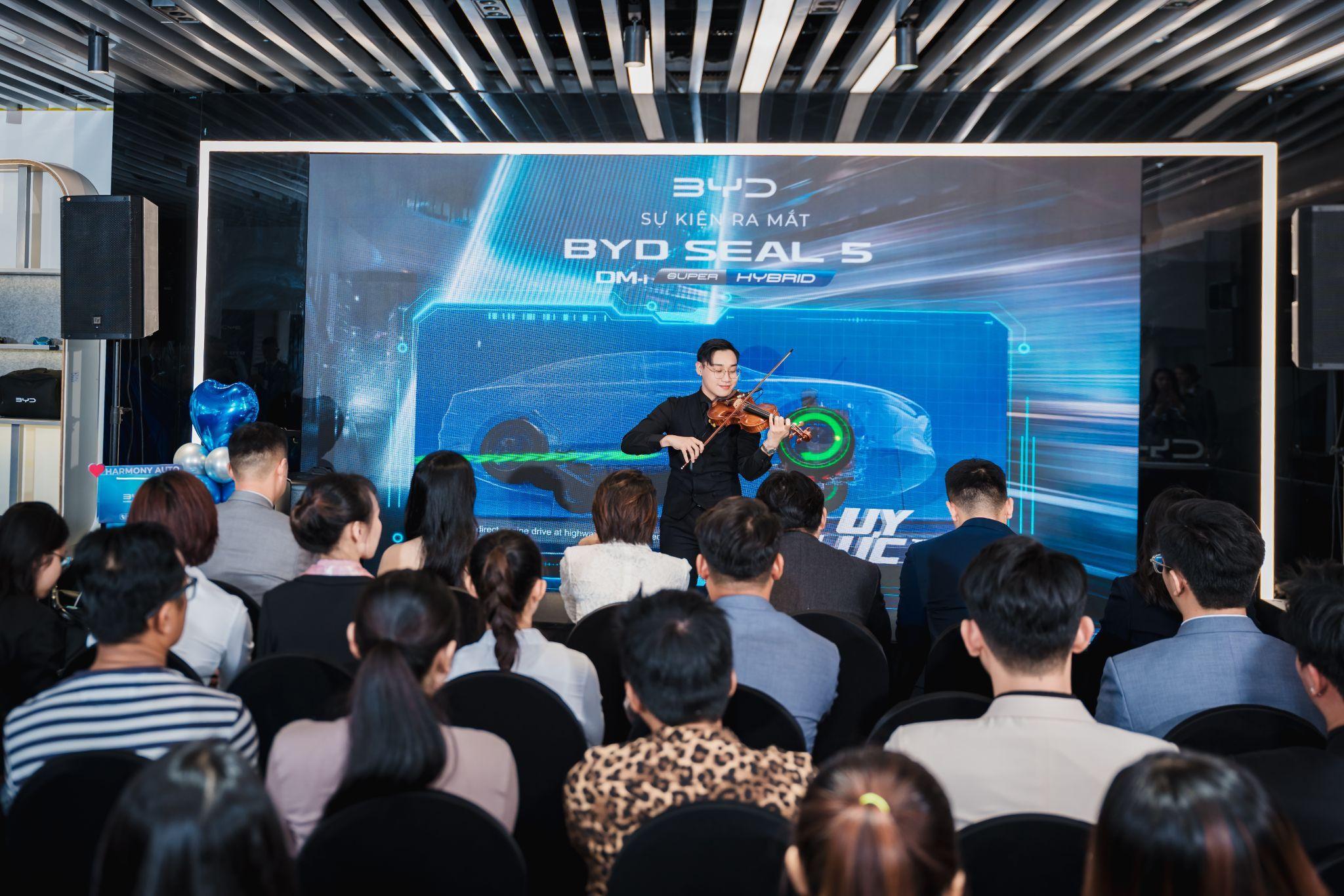 BYD Seal 5 DM-i Super Hybrid ra mắt tại BYD Harmony Sài Gòn – dấu mốc ấn tượng cho dòng xe năng lượng mới - 3