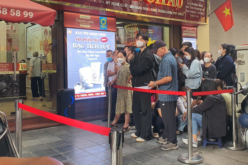 Giá vàng chiều 29/10: Bất ngờ đảo chiều, cửa hàng vàng ra thông báo mới khiến nhiều người đứng ngồi không yên - 7