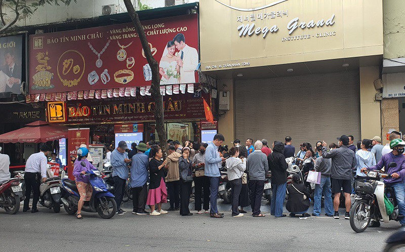 Giá vàng chiều 29/10: Bất ngờ đảo chiều, cửa hàng vàng ra thông báo mới khiến nhiều người đứng ngồi không yên - 9