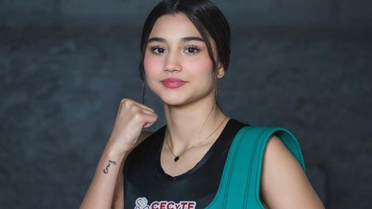 Nóng nhất thể thao tối 31/10: Nữ võ sĩ 17 tuổi làm nên lịch sử boxing thế giới - 1