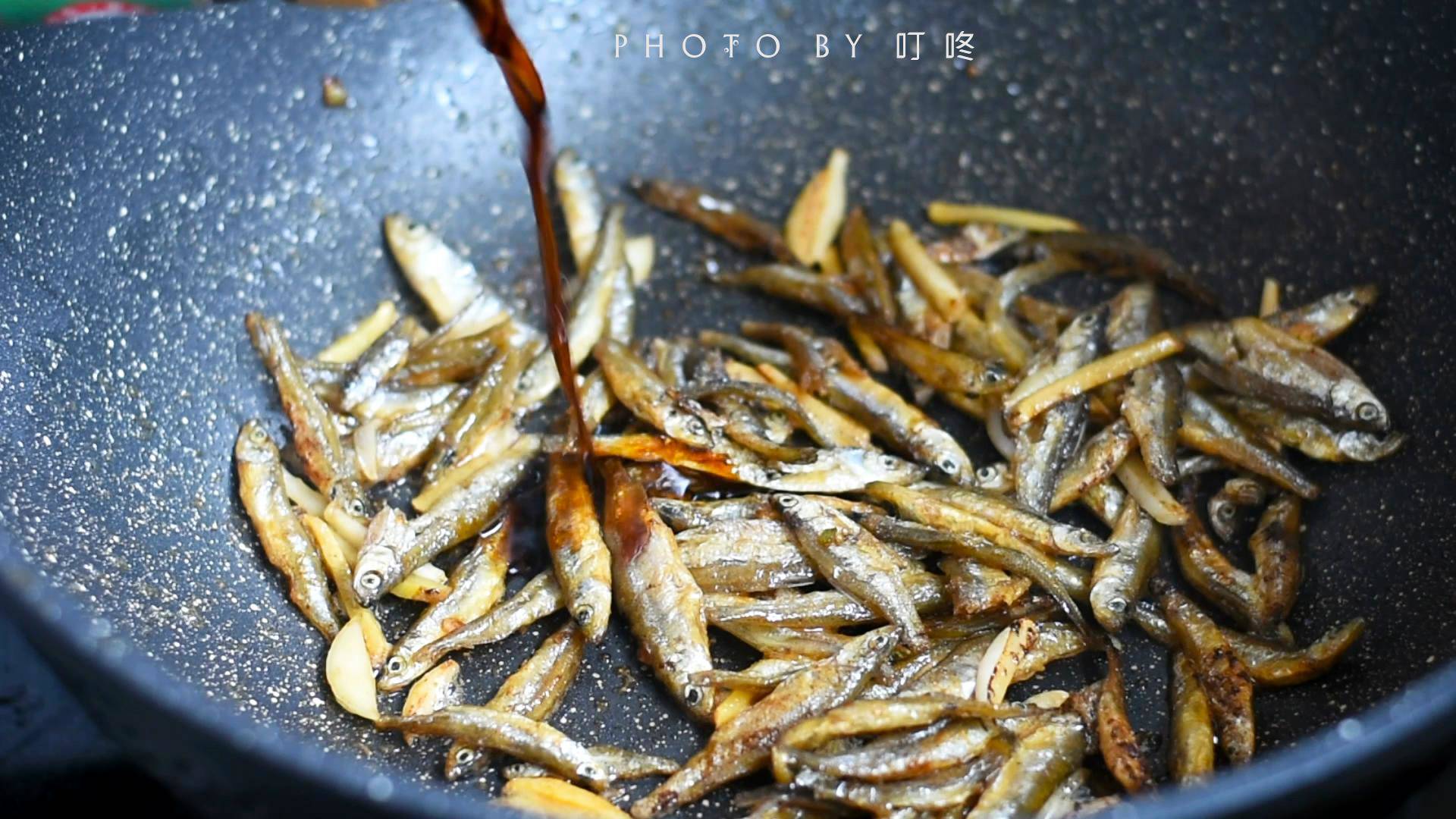 Cá khô rim cay mặn, món "cứu tinh" trong những ngày mưa lạnh - 6