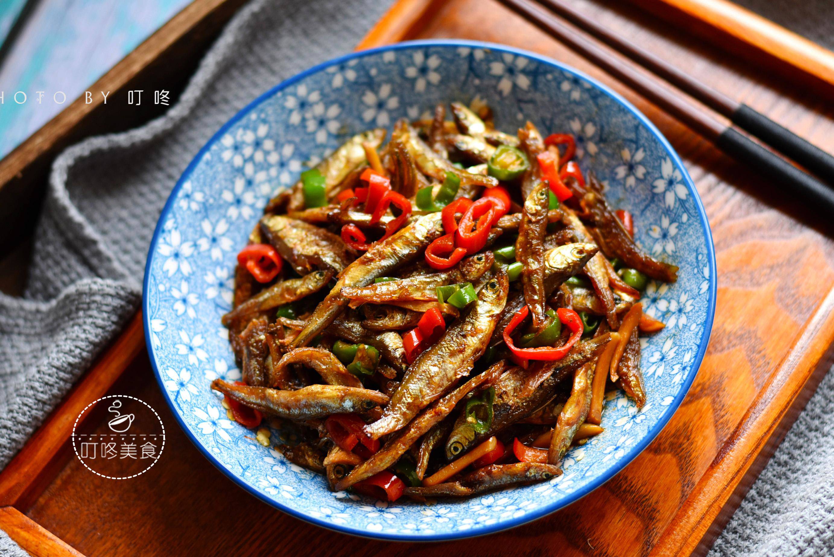 Cá khô rim cay mặn, món "cứu tinh" trong những ngày mưa lạnh - 1