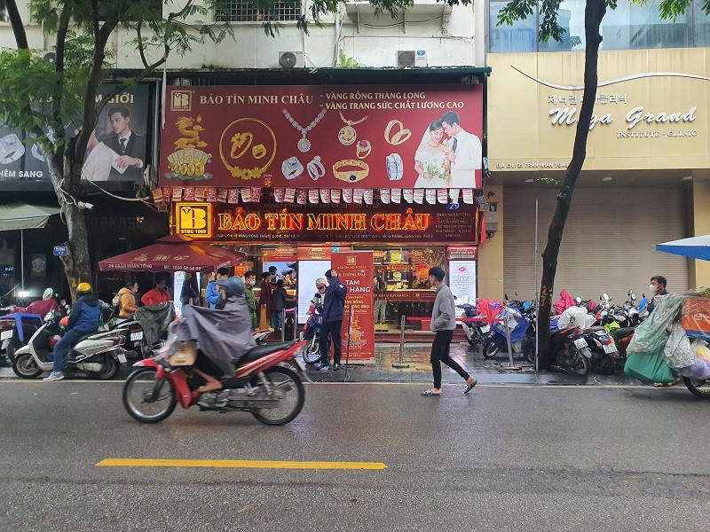 Giá vàng 3/11: Sáng giảm chiều tăng, cảnh tượng ở loạt tiệm vàng khiến nhiều người ngỡ ngàng - 9