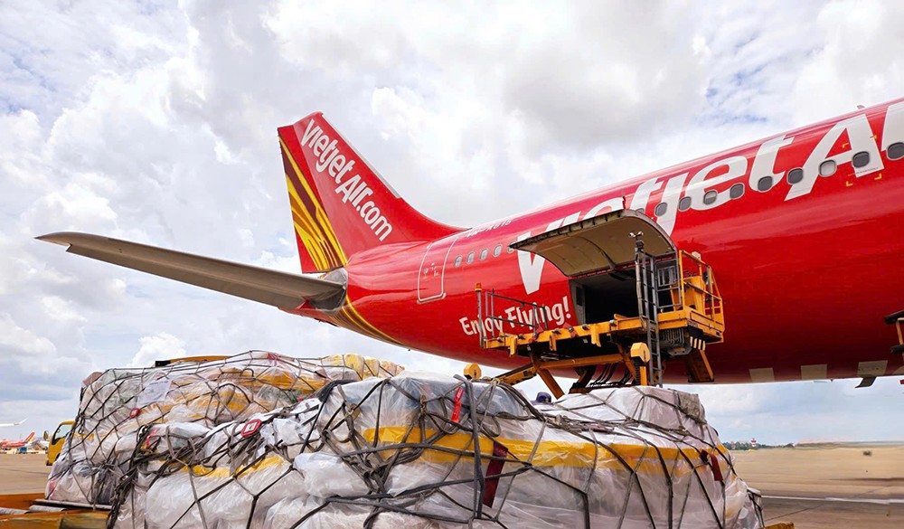 Vietjet cùng đồng bào vượt qua bão lũ, lan tỏa yêu thương - 2