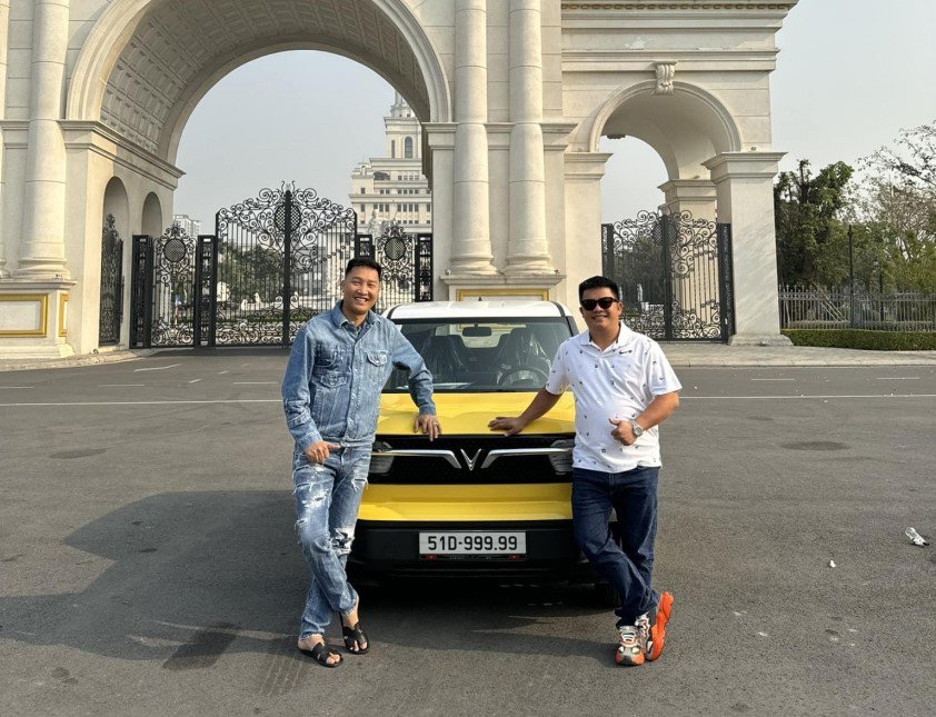 "Bóc giá" loạt siêu xe từng xuất hiện cùng Huấn Hoa Hồng, có chiếc lên tới 15 tỷ đồng - 15