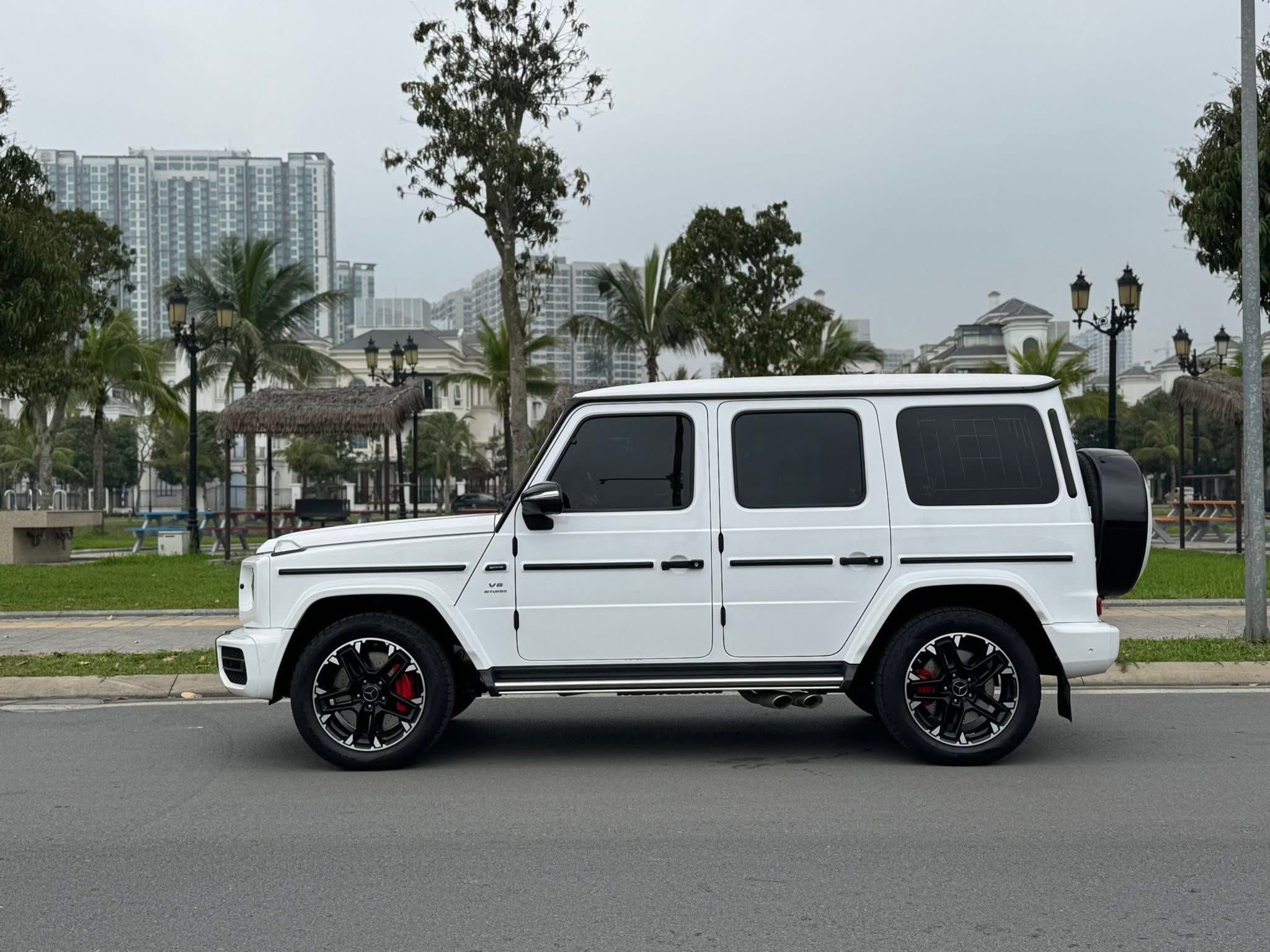 "Bóc giá" loạt siêu xe từng xuất hiện cùng Huấn Hoa Hồng, có chiếc lên tới 15 tỷ đồng - 2