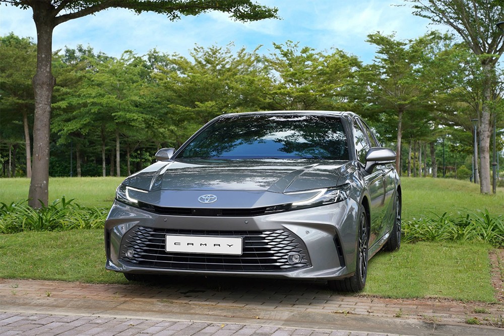 Trải nghiệm sang trọng theo “phong cách xanh” với Toyota Camry HEV - 1