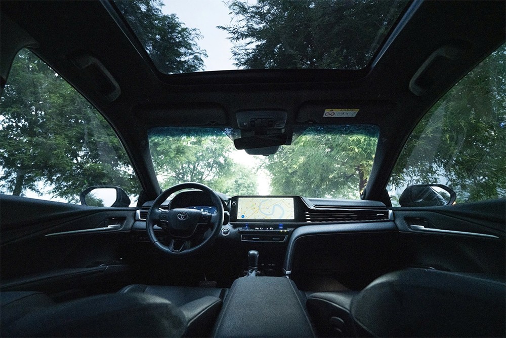 Trải nghiệm sang trọng theo “phong cách xanh” với Toyota Camry HEV - 2