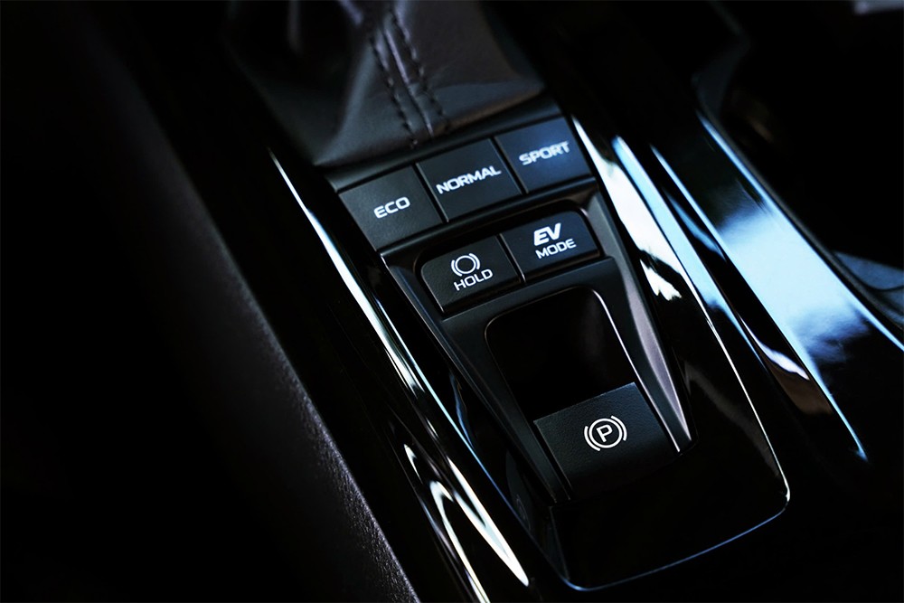 Trải nghiệm sang trọng theo “phong cách xanh” với Toyota Camry HEV - 3