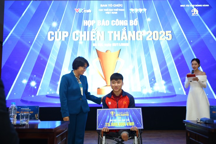 Mỹ nhân bóng chuyền 1m90 Quỳnh Hương sáng cửa tranh giải "Oscar thể thao" - 3