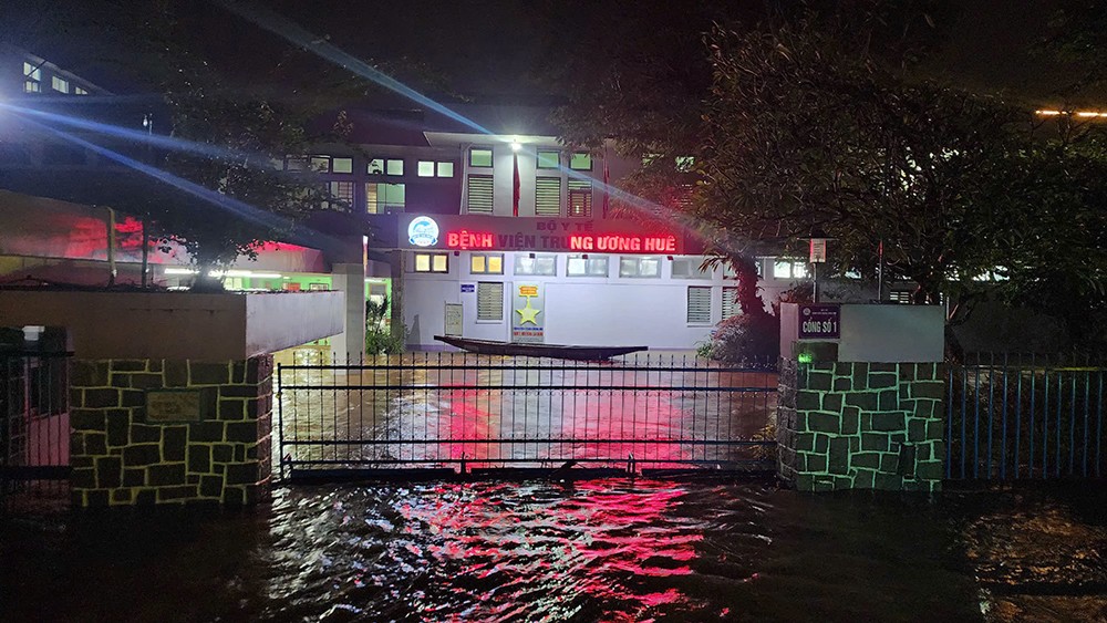 UNIQLO đồng hành cùng Quỹ Hy Vọng hỗ trợ đồng bào vùng lũ lụt - 1