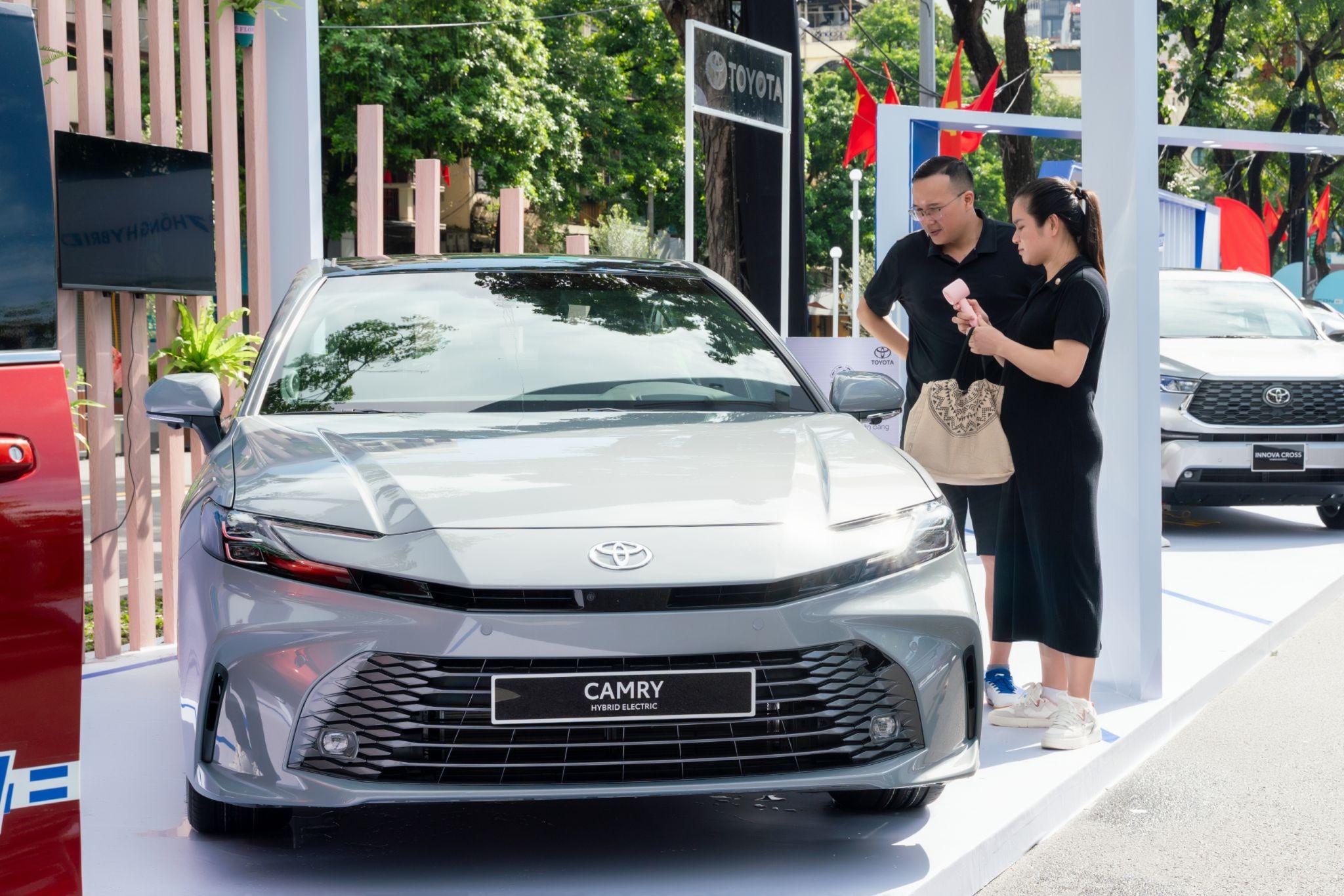 Toyota ưu đãi cuối năm, kích cầu mua sắm và tạo cú hích doanh số - 3