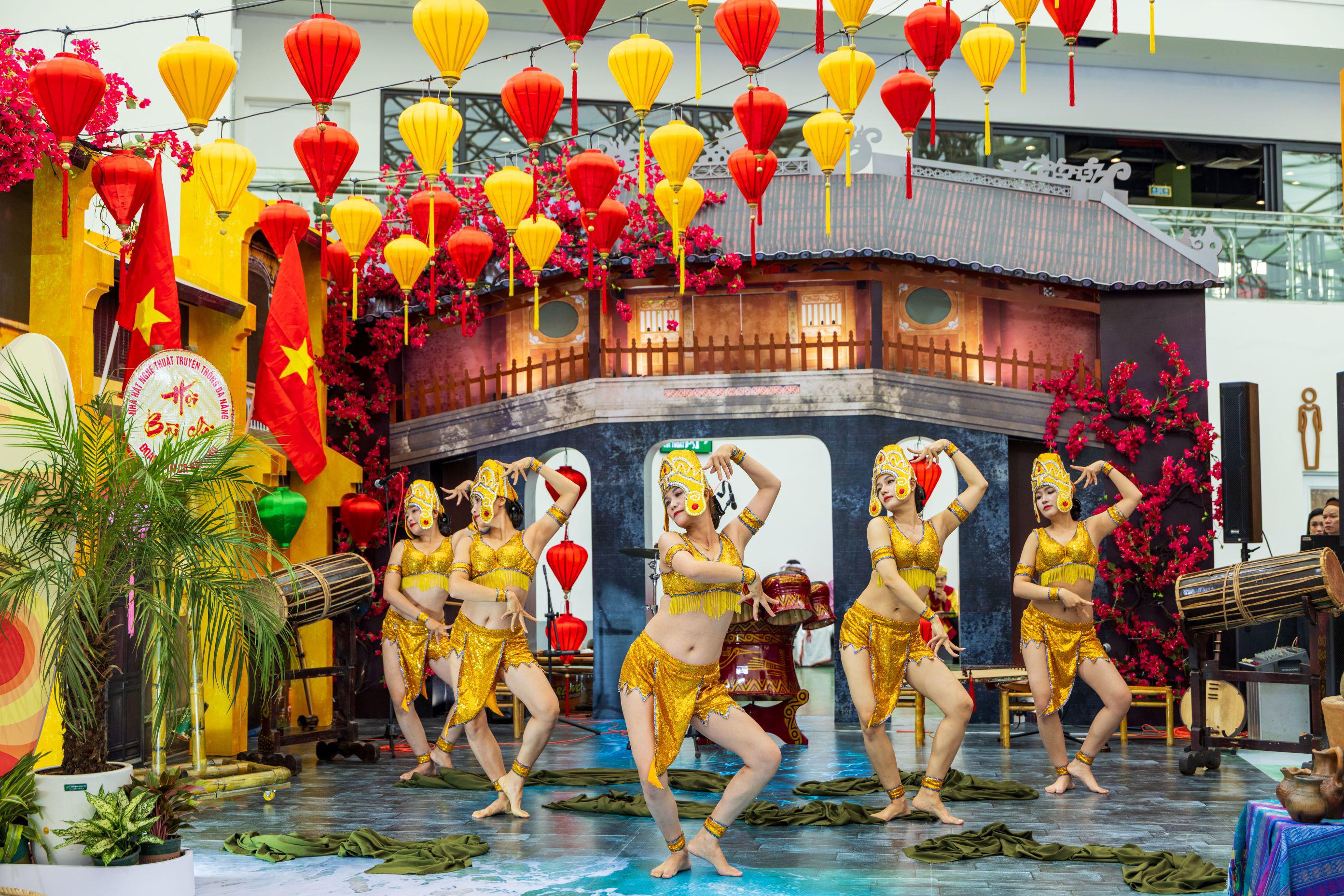 Hội chợ Mùa Thu lần thứ nhất - 2025: 10 ngày giao thương, kết nối và sẻ chia tại “thủ phủ lễ hội” VEC - 5