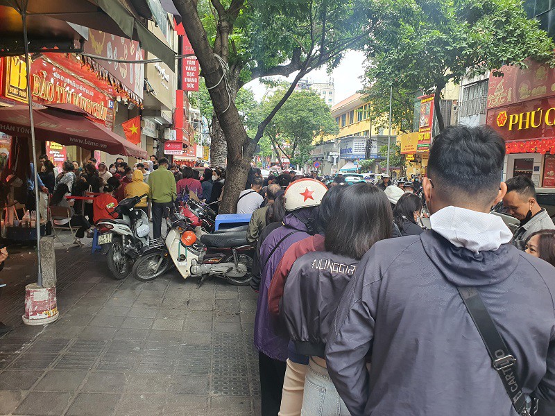 Giá vàng giảm hàng chục triệu đồng từ mức đỉnh, có nên mua “bắt đáy” ngay không? - 5