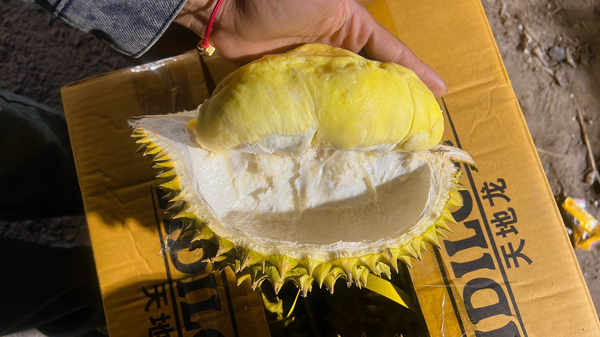 Sầu riêng đổ bộ Hà Nội với giá chỉ từ 35.000 đồng/kg, nhà vườn tiết lộ nguồn gốc - 7