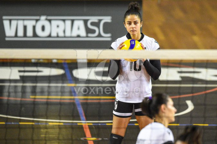 Sốc ngôi sao bóng chuyền cực xinh bị cấm thi đấu vì để tóc quá ngắn - 1