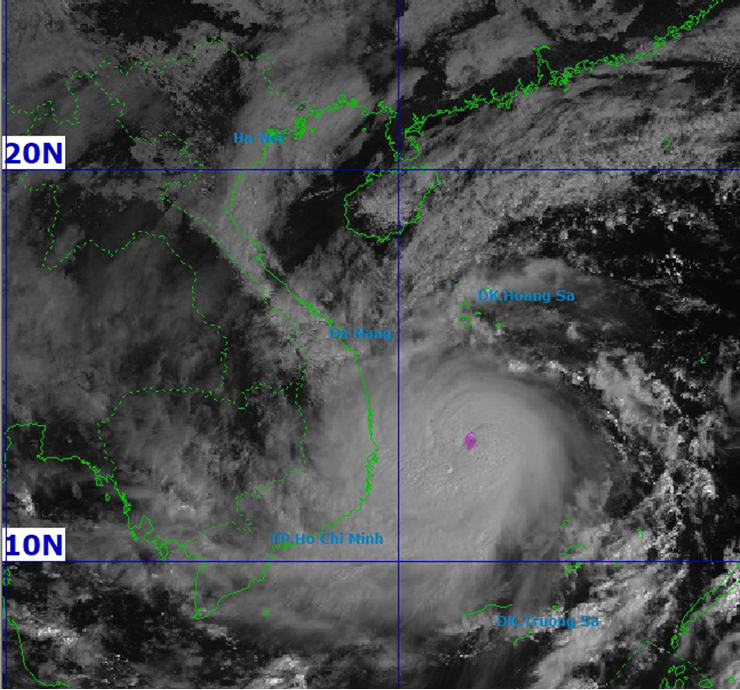 Pin sạc dự phòng và những lưu ý ứng phó bão số 13 cấp cuồng phong - 1
