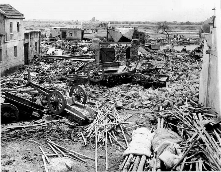 Thảm họa vỡ đập ở Ấn Độ: Cơn lũ cuồng nộ nuốt chửng thành phố, 25.000 người thiệt mạng - 2