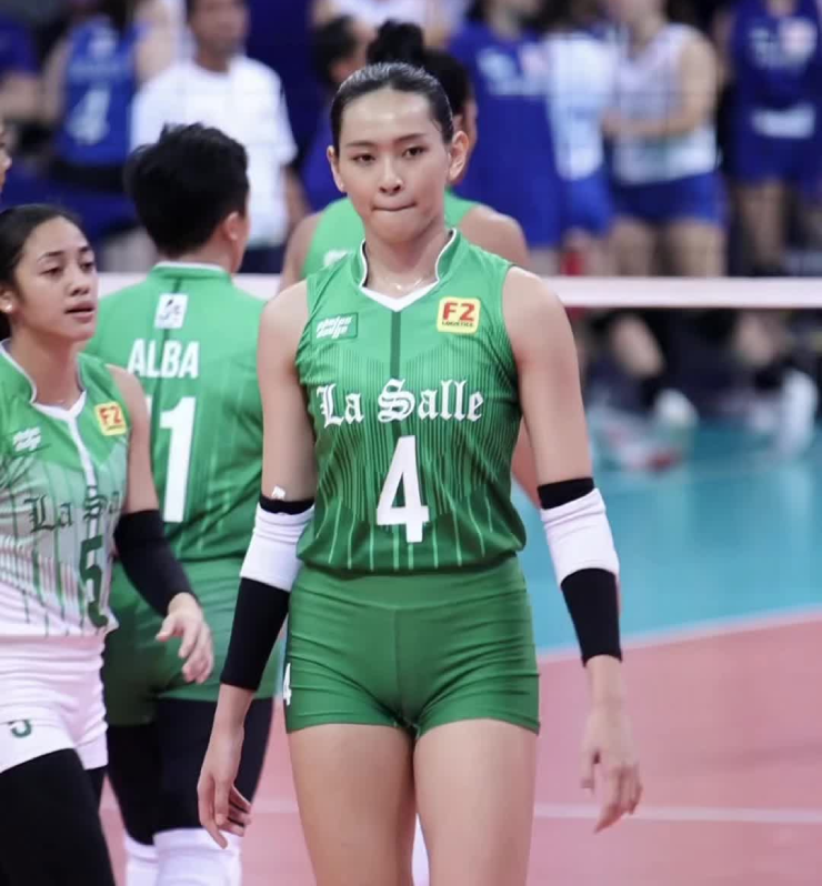 "Hoa khôi" bóng chuyền 1m82 khiến fan "mê đắm" với loạt bikini nóng bỏng - 1