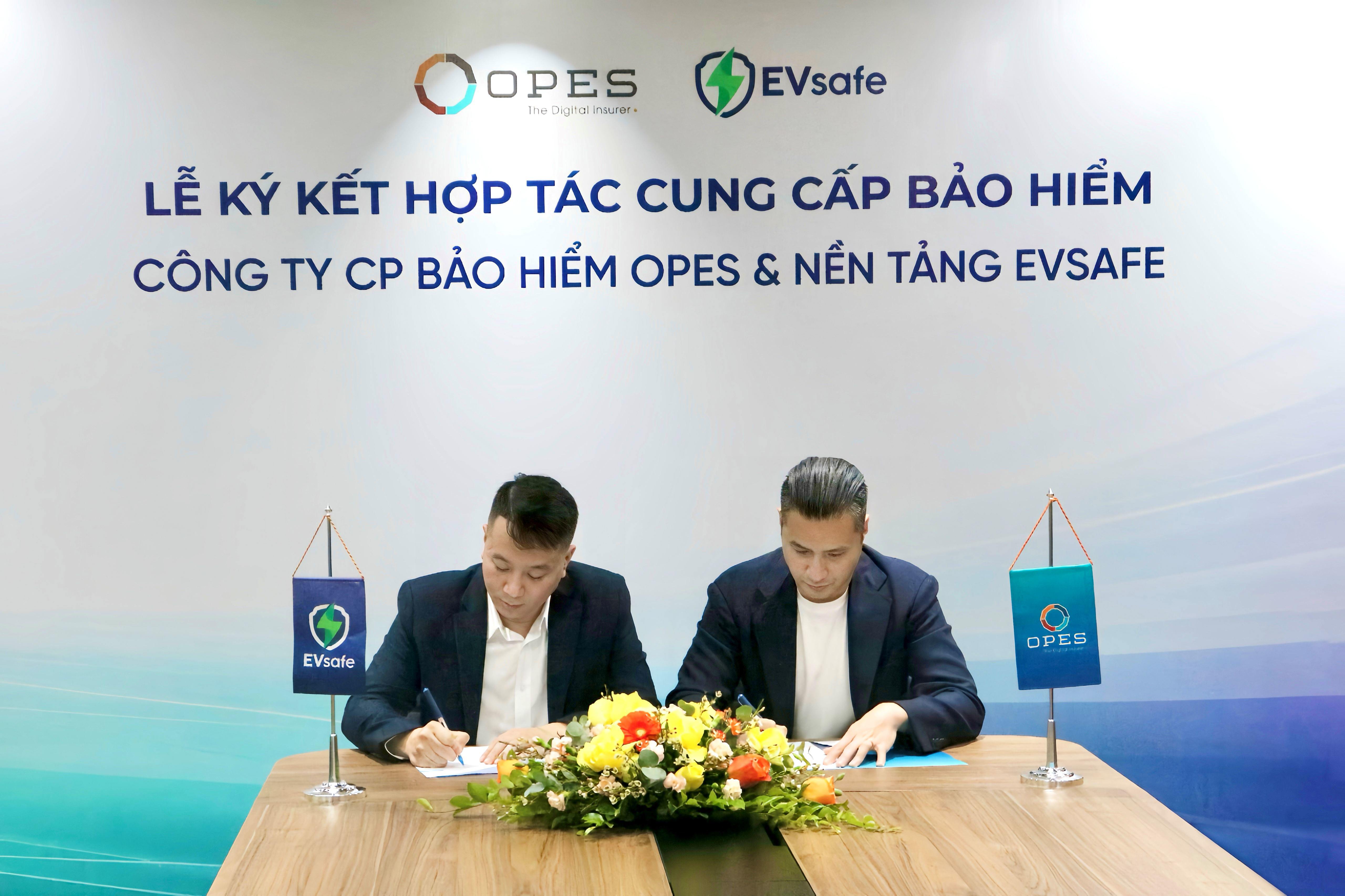OPES ký thỏa thuận hợp tác cung cấp bảo hiểm cho trụ sạc điện của EVsafe - 1